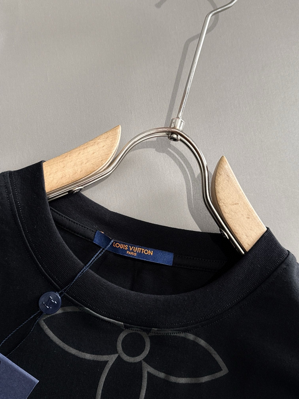 ブランドTシャツ側面デザイン